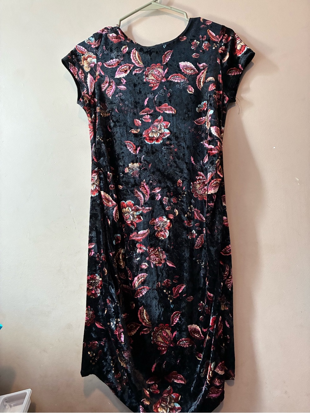 Vintage y2k Black Velvet Floral A-Line Maternity Dress with Floral Accents